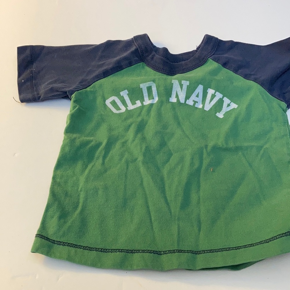 Children’s old navy T-shirt 12 to 18 months